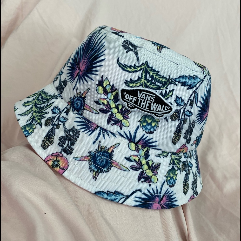 DELUX HANKLEY BUCKET HAT